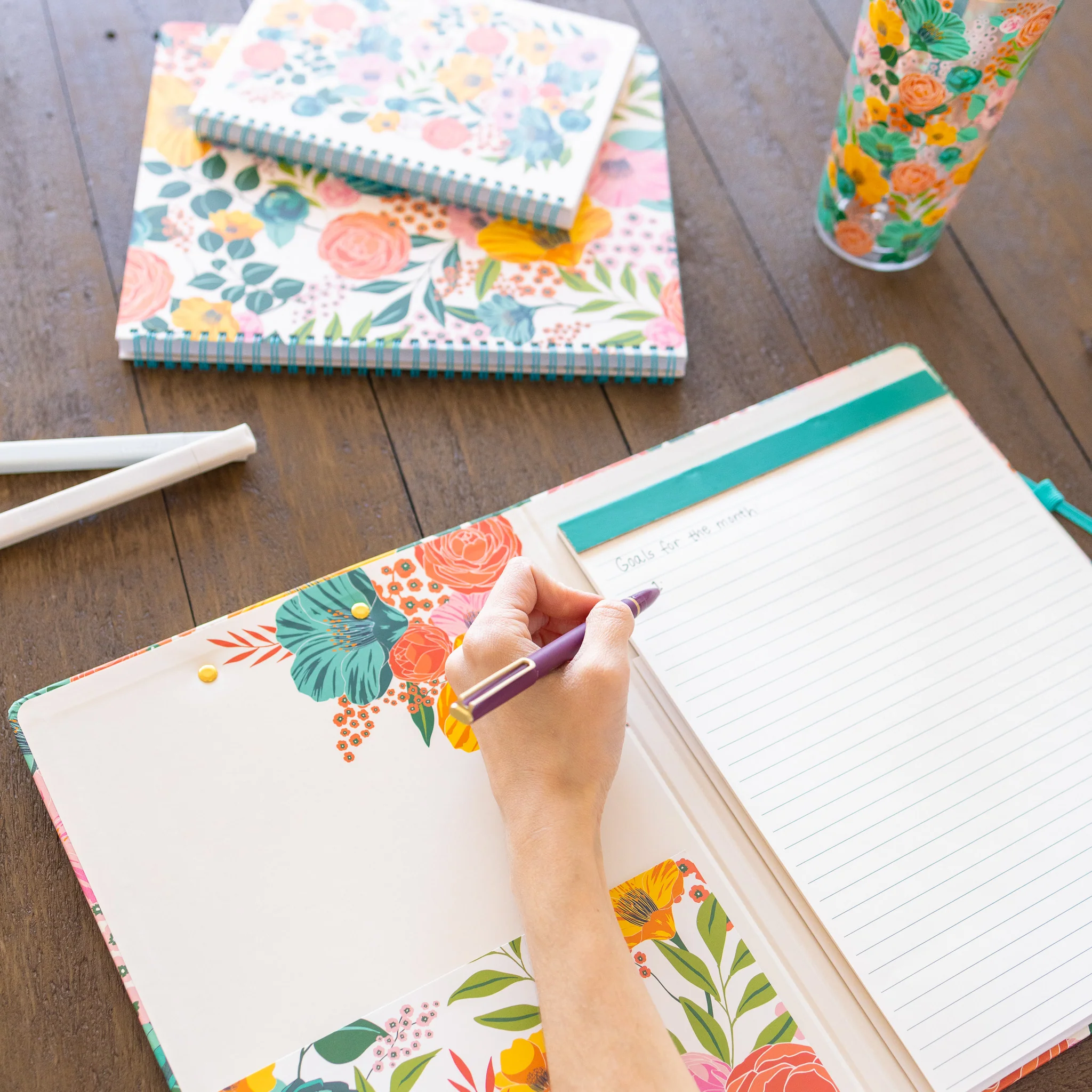 Clipboard Folio, Garden Blooms Cream - Image 5