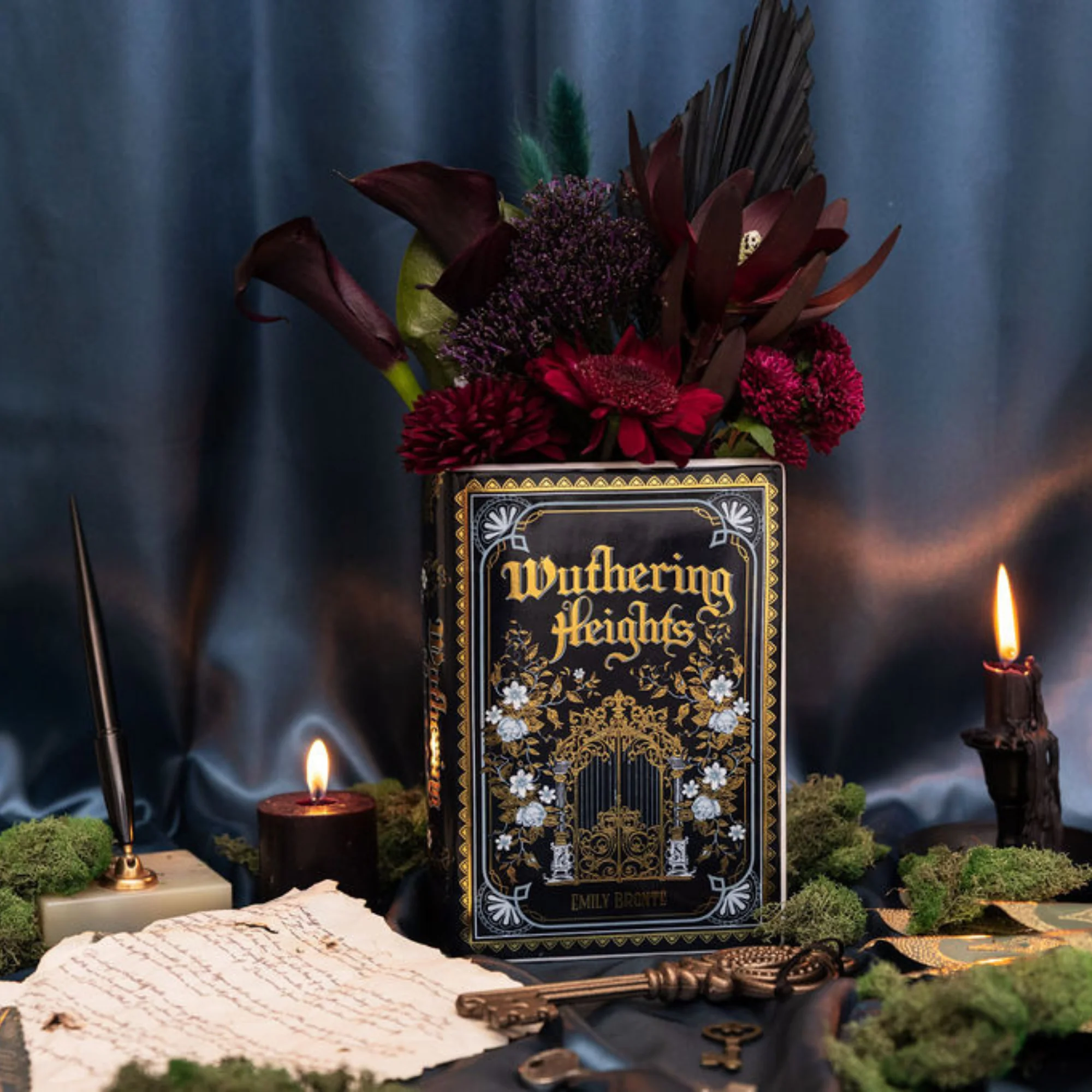 Large Book Vase, Wuthering Heights - Image 10