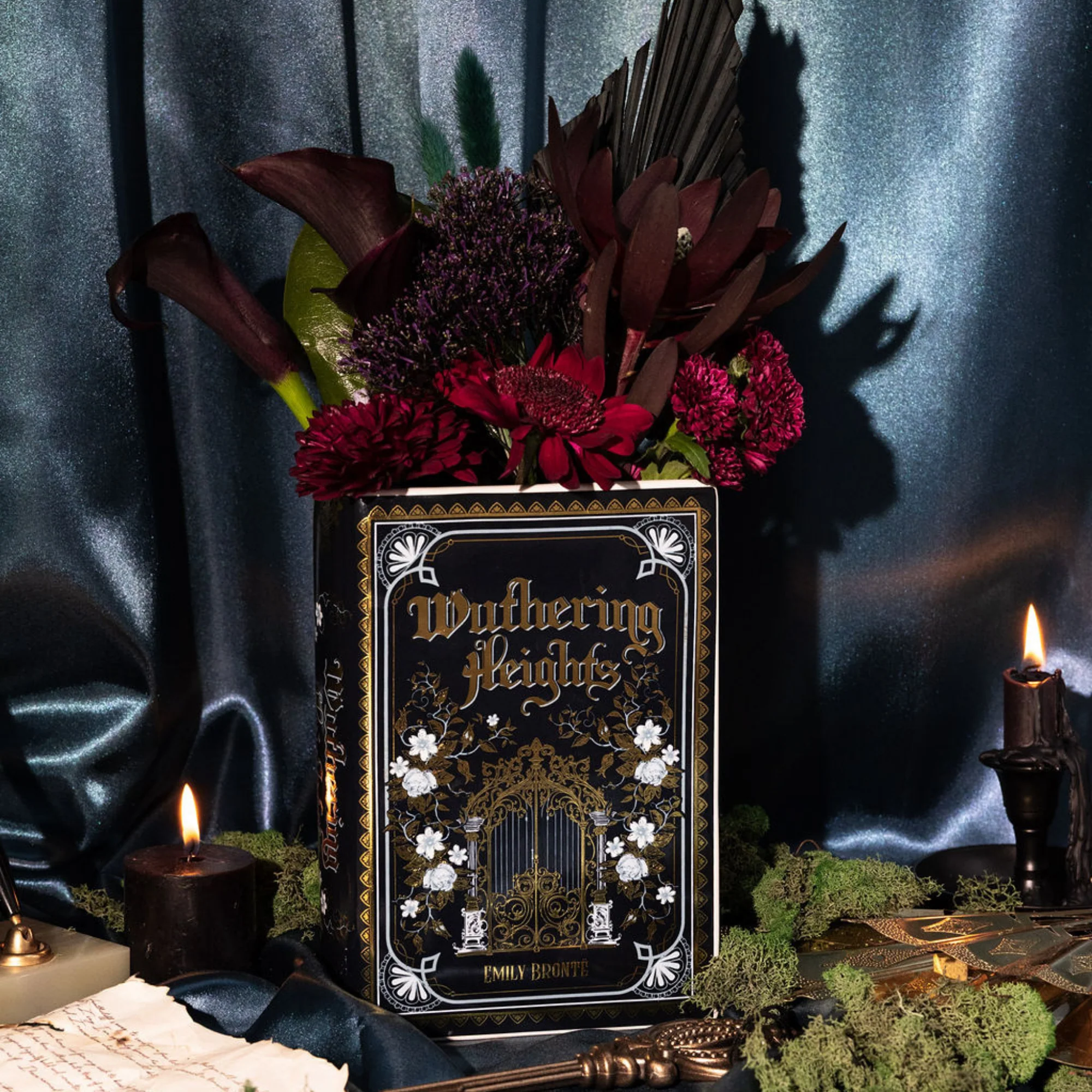 Large Book Vase, Wuthering Heights - Image 7