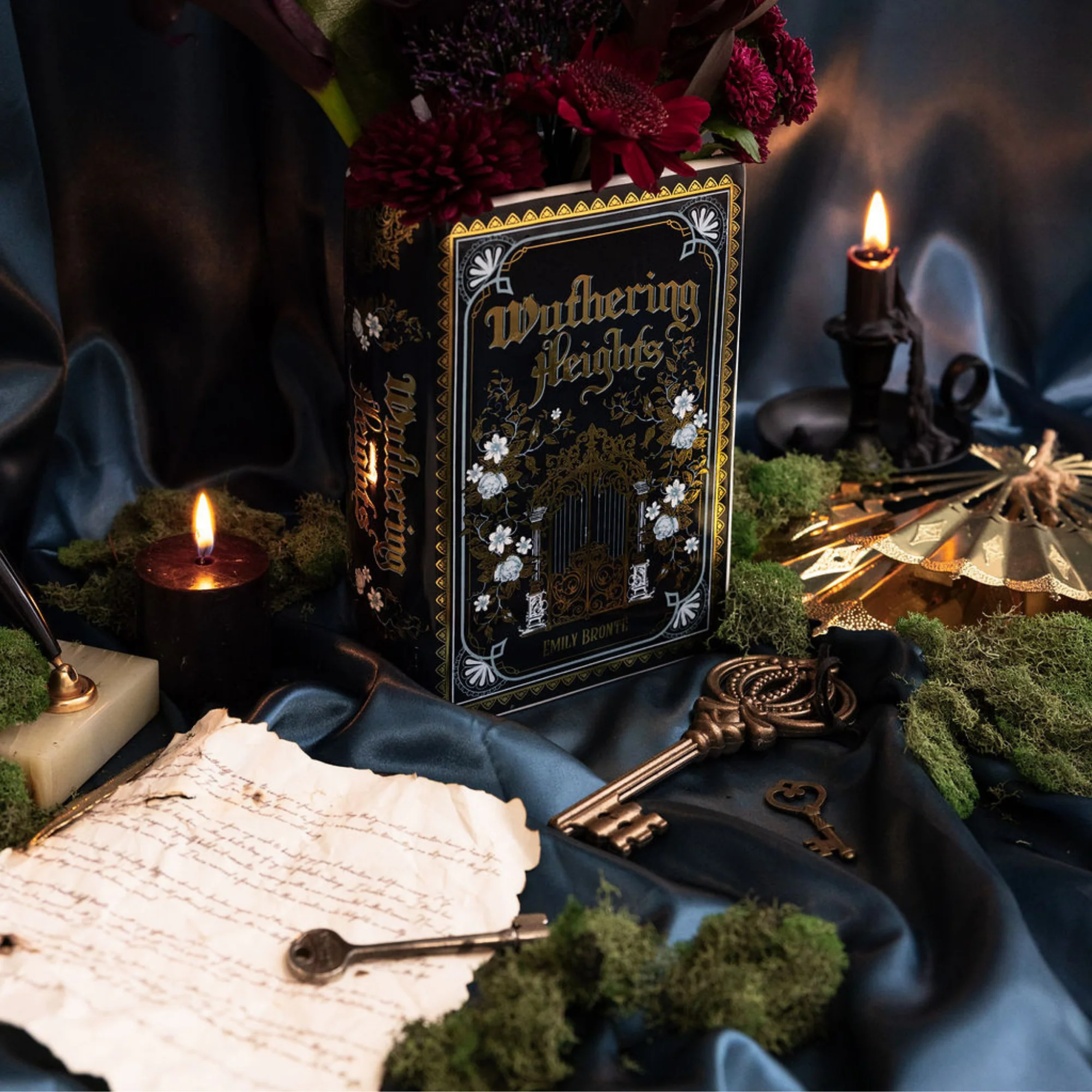 Large Book Vase, Wuthering Heights - Image 9
